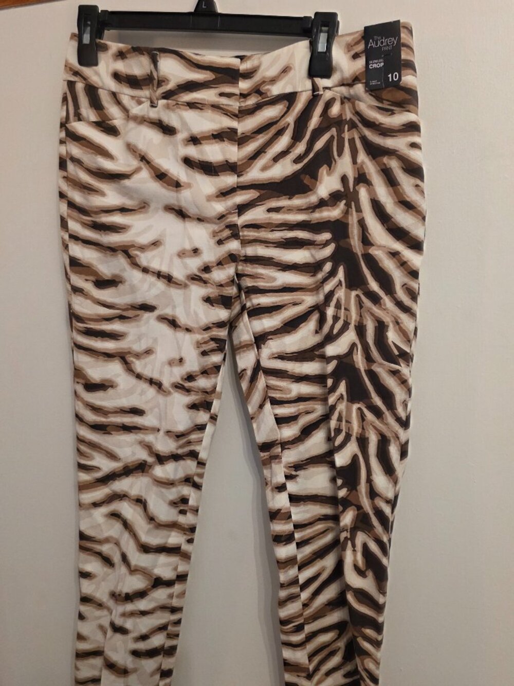 New York & Company the Audrey Pant Crop Animal Print Size 10 NWT